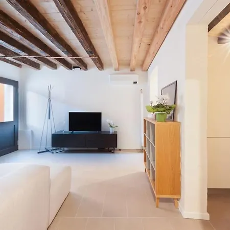Ca' Ferrando, Brand New Apartment, Experienced Host! * 베니스
