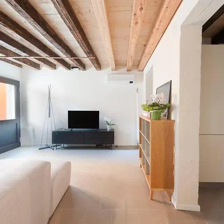 Ca' Ferrando, Brand New Apartment, Experienced Host! 아파트