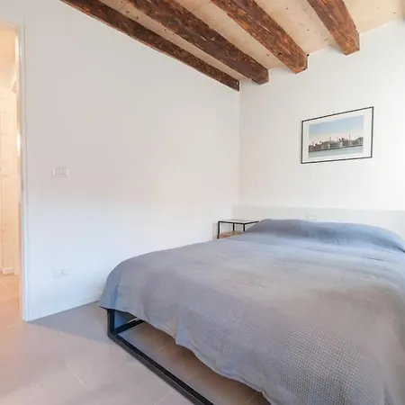 Ca' Ferrando, Brand New Apartment, Experienced Host! * 베니스