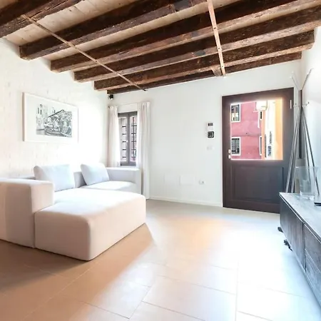 아파트 Ca' Ferrando, Brand New Apartment, Experienced Host!