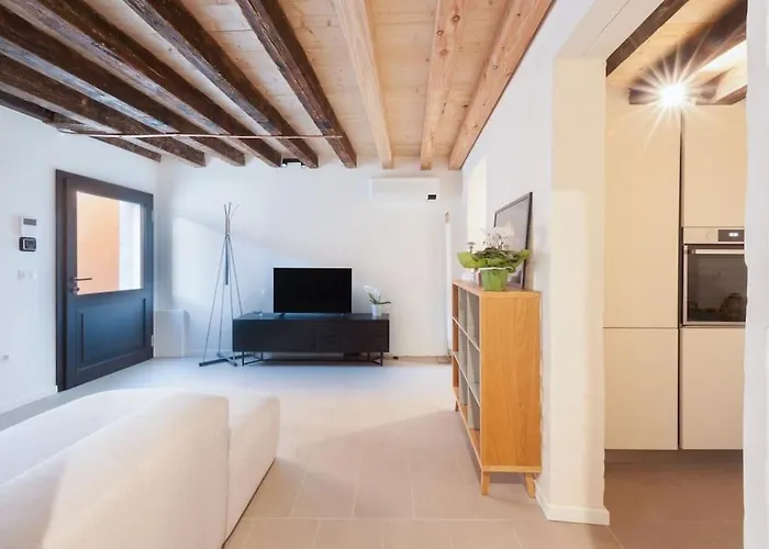 Ca' Ferrando, Brand New Apartment, Experienced Host! * Benátky