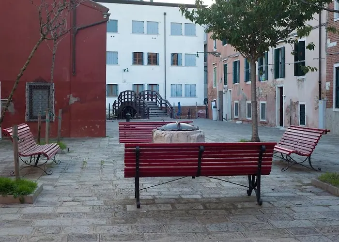 Ca' Ferrando, Brand New Apartment, Experienced Host!