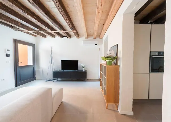 Ca' Ferrando, Brand New Apartment, Experienced Host! Apartmán