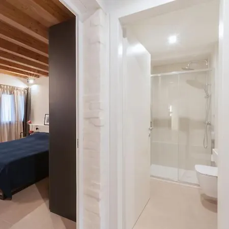 Ca' Ferrando, Brand New Apartment, Experienced Host! Διαμέρισμα Βενετία