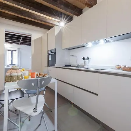 Ca' Ferrando, Brand New Apartment, Experienced Host! Βενετία