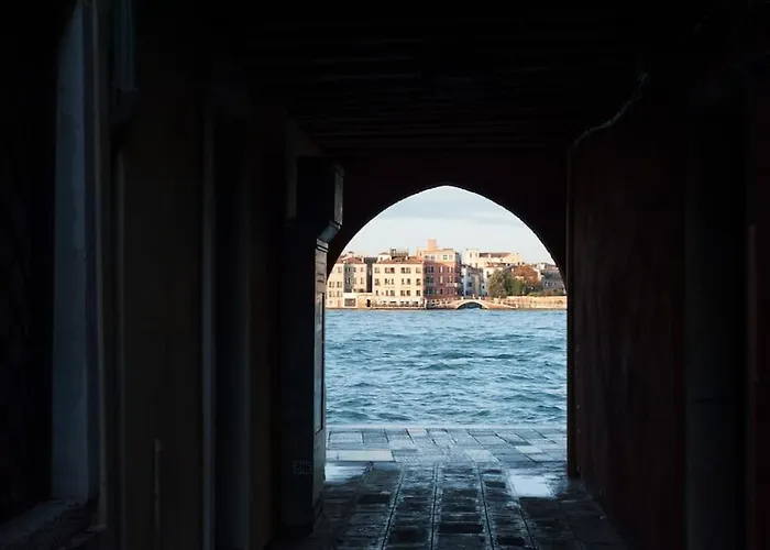 Ca' Ferrando, Brand New Apartment, Experienced Host! Apartamento