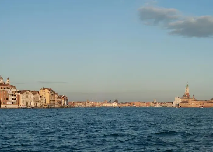 Ca' Ferrando, Brand New Apartment, Experienced Host! Apartamento *