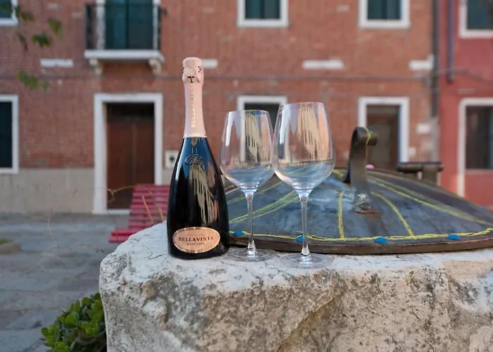 Ca' Ferrando, Brand New Apartment, Experienced Host! Venecia