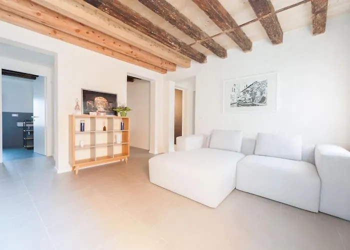 Ca' Ferrando, Brand New Apartment, Experienced Host!