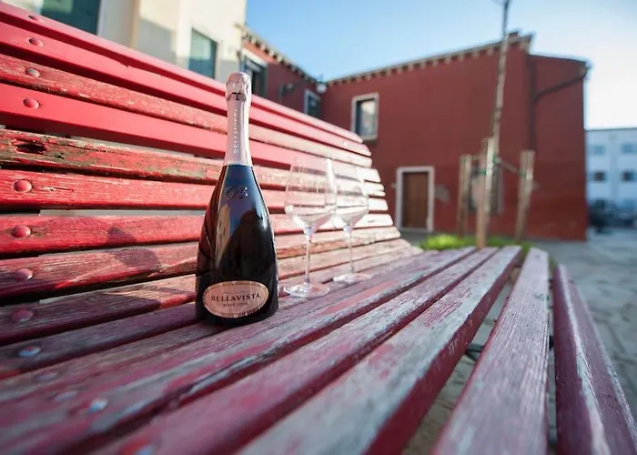 Ca' Ferrando, Brand New Apartment, Experienced Host! * Venecia