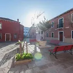 Ca' Ferrando, Brand New Apartment, Experienced Host!