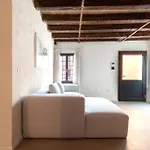 Ca' Ferrando, Brand New Apartment, Experienced Host! *