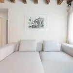 Ca' Ferrando, Brand New Apartment, Experienced Host! *