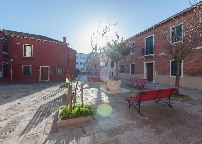 Ca' Ferrando, Brand New Apartment, Experienced Host!