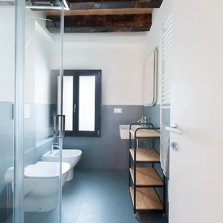 Lejlighed Ca' Ferrando, Brand New Apartment, Experienced Host! Venedig